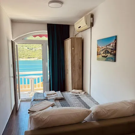 Sea * Neum